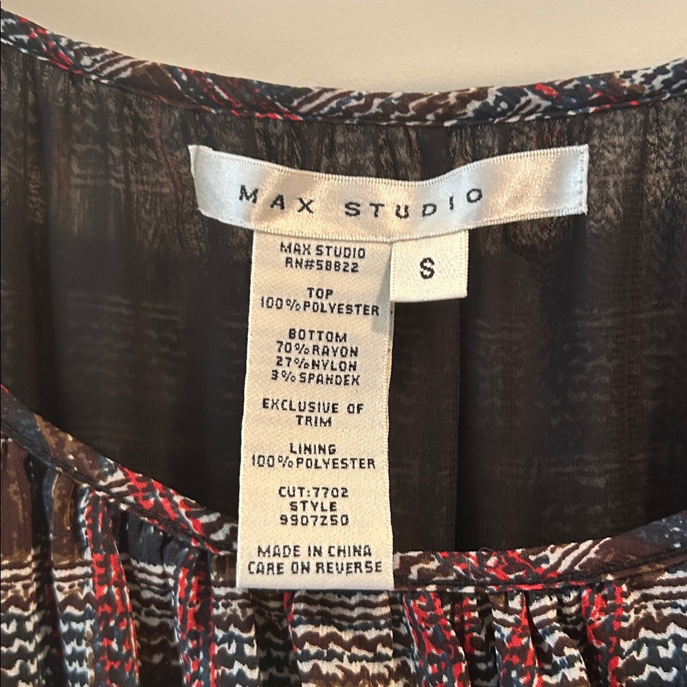 Max Studio Multicolor pattern Top w/puffy short s… - image 5